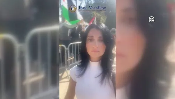 yahudi-asilli-meclis-uyesi-inna-vernikov-filistin-protestosunda-silahla-goruntulendi-gozaltina-alindi-1697240402177.jpeg ABD'de Yahudi asıllı Meclis Üyesinden Filistin protestosunda silahla gözdağı: Kıskıvrak enselendi-2