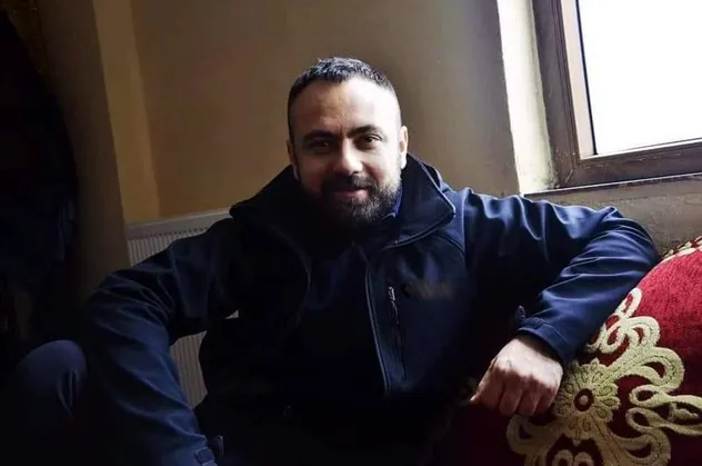 Evinde karantinadaki polis beylik tabancasıyla vurulmuş halde ölü bulundu