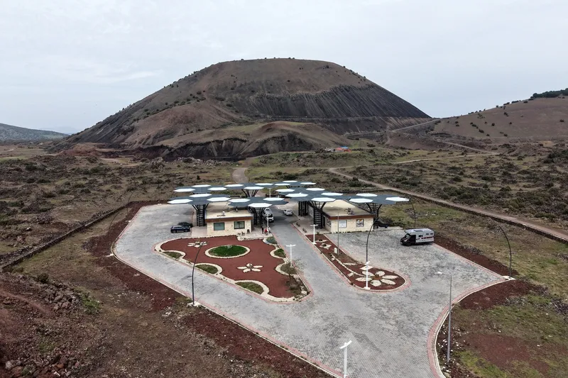 yanik-ulkede-yeni-kesif-12-bin-yillik-lav-tunelleri-gun-yuzune-cikiyor-1776447927617.jpg Yanık Ülke’de yeni keşif: 12 bin yıllık lav tünelleri gün yüzüne çıkıyor-4