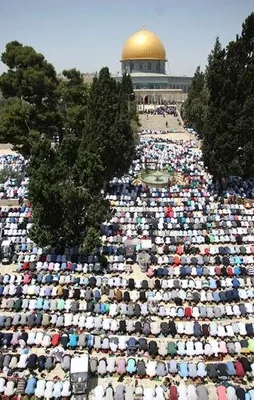Mescid-i Aksa'da 300 bin kişilik cuma namazı
