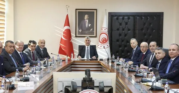 Ticaret Bakanı Ömer Bolat,  TİM Başkanı Gültepe ve yönetim kurulu üyeleriyle bir araya geldi