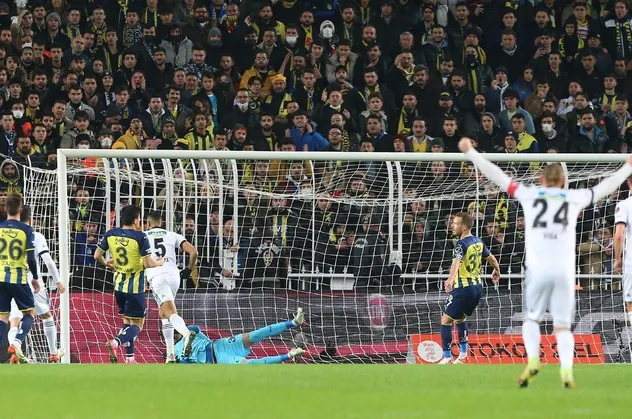Ali Koç'un bitmeyen hataları 115 yıllık Fenerbahçe'yi hiç olmadığı kadar sıkıntıya soktu