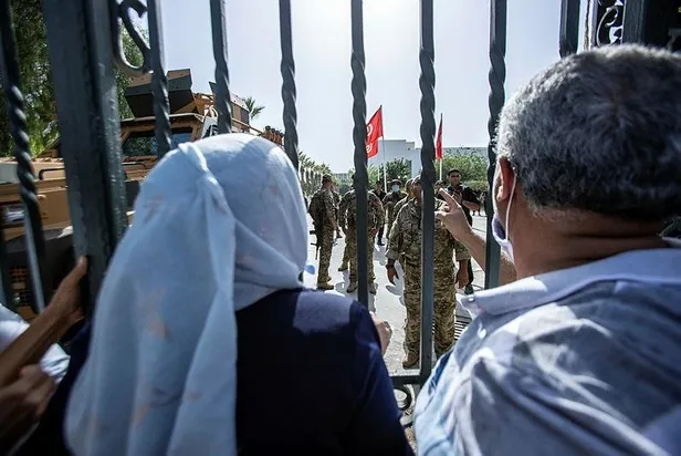 SON DAKİKA: Tunus'taki Al Jazeera ofisine darbe baskını: İlk kan aktı-3