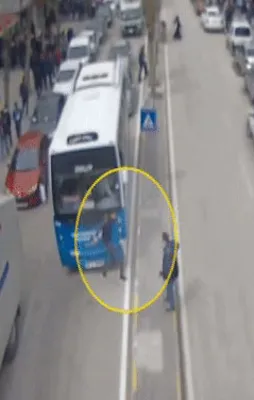 Bir anlık dalgınlık hayatlarına mal oluyordu!