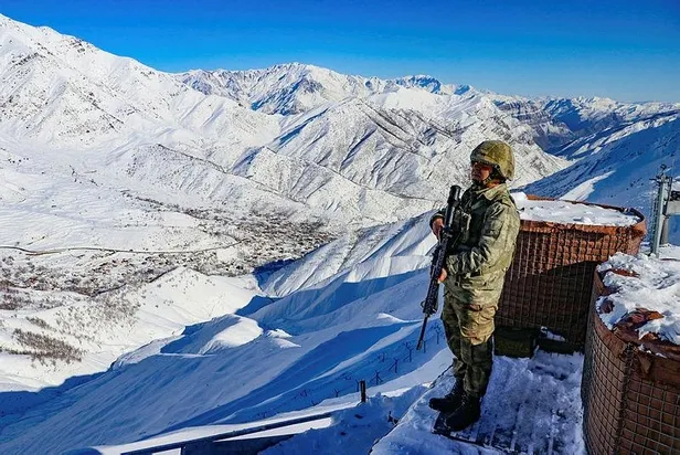2 bin 100 rakımlı Tepeşin Tepe'de vatan nöbeti: Mehmetçik Irak sınırında teröristlere geçit vermiyor-6