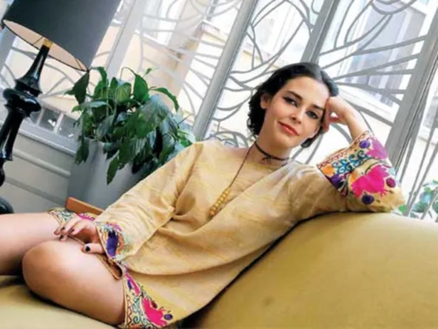 muhalefet-olacagim-diye-rezil-oldu-turkiyenin-yerli-ve-milli-elektrikli-otomobili-toggu-karburatorlu-sandi-1668122863847.jpeg Muhalefet olacağım diye rezil oldu! Türkiye'nin yerli ve milli elektrikli otomobili Togg'u karbüratörlü sandı-4