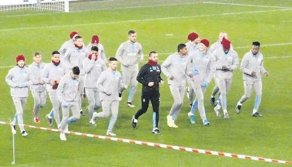 Trabzonspor Teknik Direktörü Ünal Karaman: Ne olursa olsun teslim olmayacağız - 1