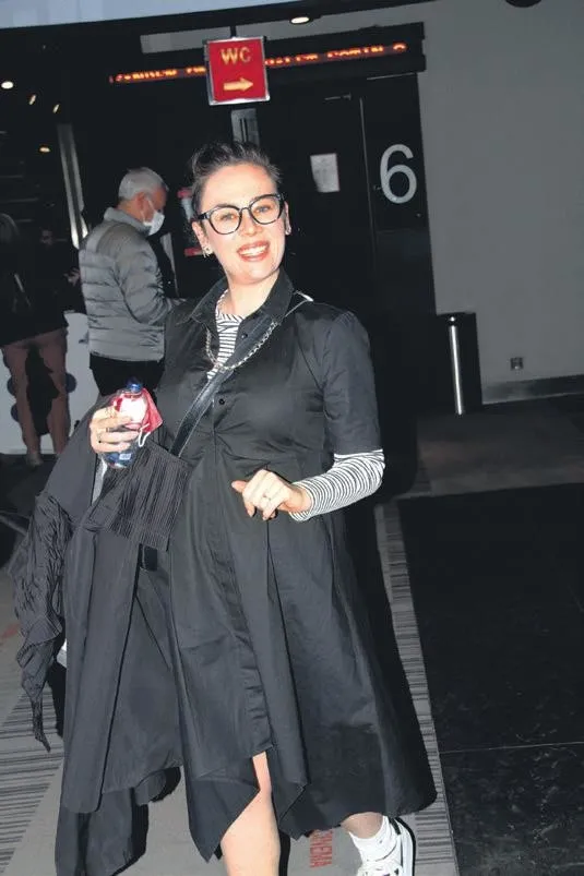 dilan-cicek-deniz-sirt-bolgesindeki-yana-dogru-egilmeden-dolayi-skolyoz-ameliyati-olacak-1650050581959.jpeg Dilan Çicek Deniz sırt bölgesindeki yana doğru eğilmeden dolayı skolyoz ameliyatı olacak-7