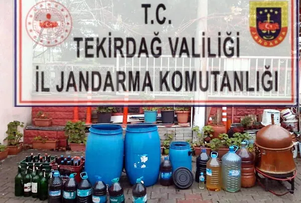 sahtecilere-karsi-mucadele-devam-ediyor-tekirdagda-360-litre-sahte-icki-ele-gecirildi-1639763560685.jpg Sahtecilere karşı mücadele devam ediyor! Tekirdağ'da 360 litre sahte içki ele geçirildi-2