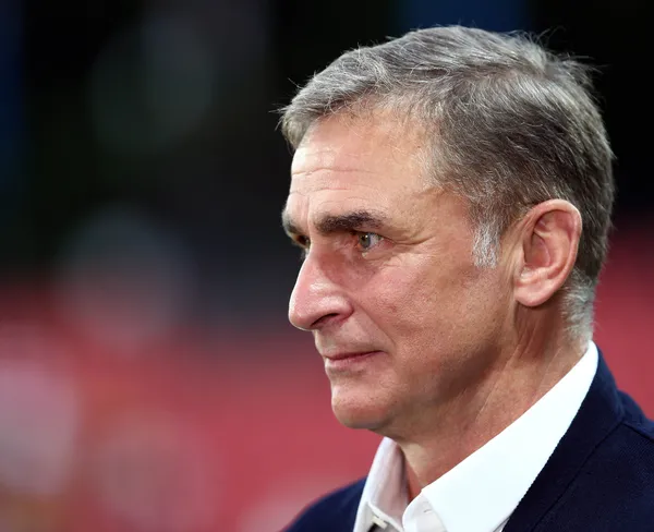 a-milli-takim-teknik-direktoru-stefan-kuntz-turkce-konusamayinca-kufru-yapistirdi-1655021590099.jpg A Milli Takım teknik direktörü Stefan Kuntz, Türkçe konuşamayınca küfrü yapıştırdı!-2