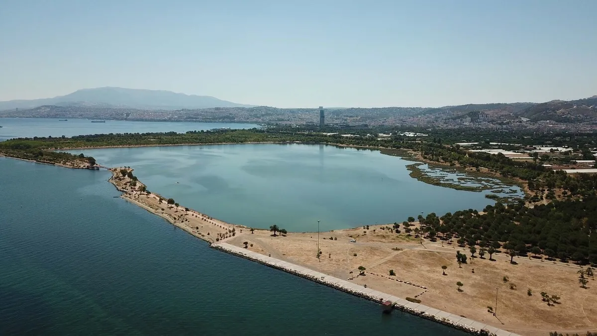 İzmir sular altında kalacak! Uzman isimden dikkat çeken çökme uyarısı! Her yıl 1,5 cm