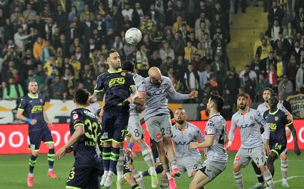 ankaragucunu-penaltilarda-deviren-basaksehir-finalde-fenerbahcenin-rakibi-oldu-1685051612235.jpeg