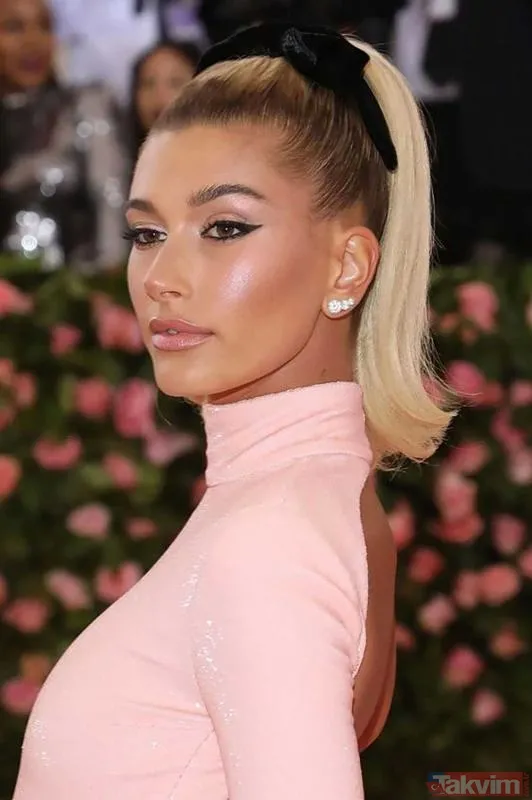 4. Serum Ve Retinoidler: Nemlendirici Ve Yatıştırıcı Serumların Ardından Geceye Özel, Dermatoloğu Tarafından Önerilen Nazik Retinoidleri Kullanıyor. Bu Adım...