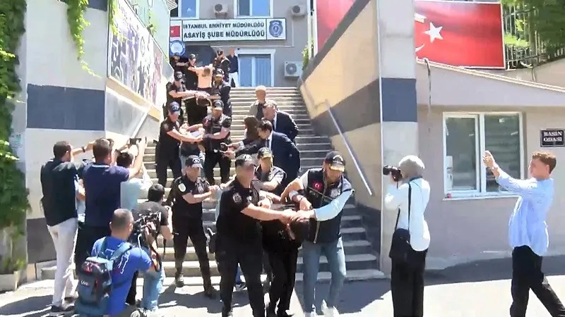 emniyet-teskilatini-hedef-alan-ali-cagatay-hakkinda-gozalti-talimati-1782399288266.jpeg Emniyet teşkilatını hedef alan Ali Çağatay hakkında gözaltı talimatı-5
