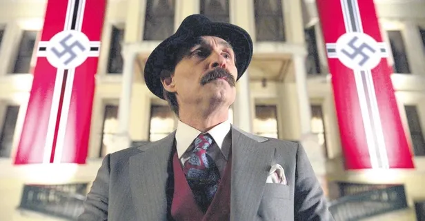 Erdal Beşikçioğlu ve Burcu Biricik'in başrollerini paylaştığı 'Çiçero' heyecan yarattı