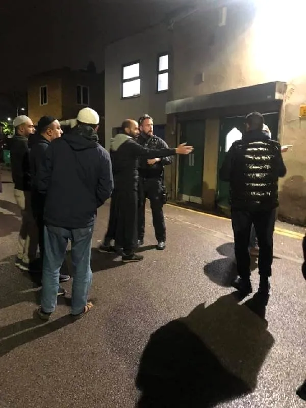 Londra'da saldırgan silahla camiye girmeye çalıştı!-2