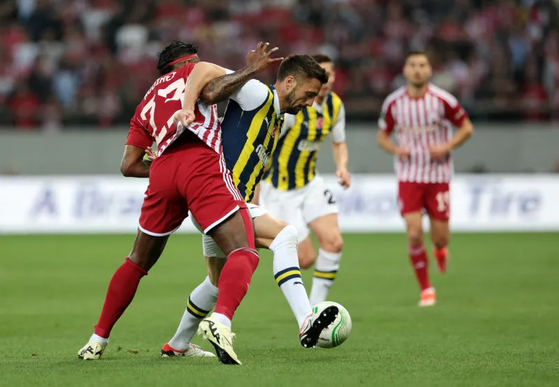 İsmail Kartal'dan stoper kararı! Olympiakos maçı 11'i şekillendi - 1