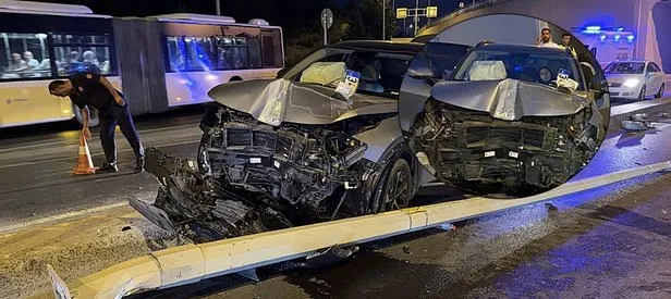 Otomobil elektrik direğine çarptı!