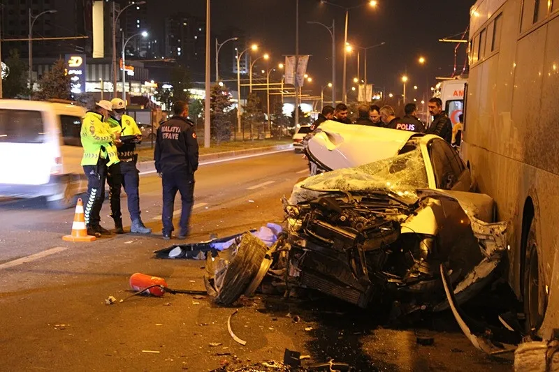 Niğde ve Malatya’da trafik dehşeti: Aynı gece 5 can kaybı-4