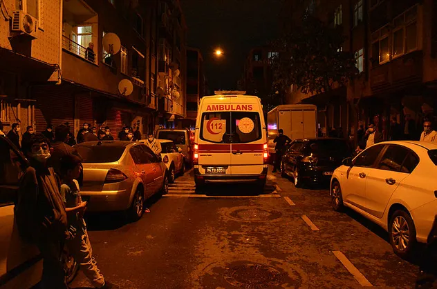 İstanbul'da korkunç olay! Evinin salonunda asılı bulundu