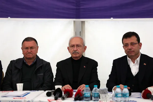 hatayda-kirli-provokasyon-kemal-kilicdaroglunun-ziyareti-oncesi-chpli-belediye-turk-bayraklarini-indirdi-1678809001058.jpg Hatay'da kirli provokasyon: Kemal Kılıçdaroğlu'nun ziyareti öncesi CHP'li belediye Türk bayraklarını indirdi-2