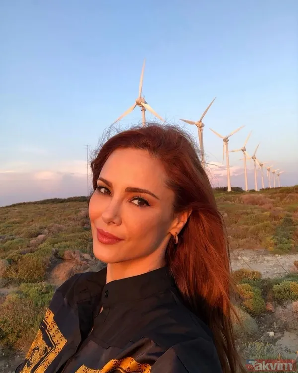 Mine Tugay ceketinin içine hiçbir şey giymeden paylaştı yeni yıl pozları olay oldu! ‘2021 yordun bizi’ diyen Mine yine çok konuşuldu - 3