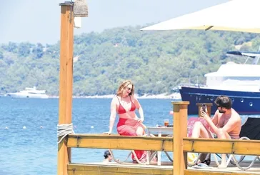 Nezir Çınarlı'dan sevgilisi Hayal Köseoğlu'na: Gülümse çekiyorum