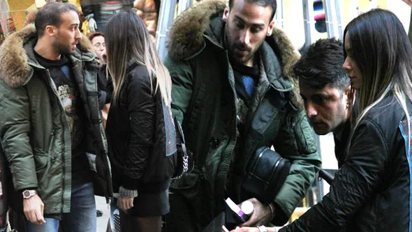 Cenk Tosun'un otomobiline çarptılar!-6