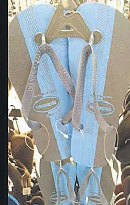 Dünyayı ikiye bölen terlik