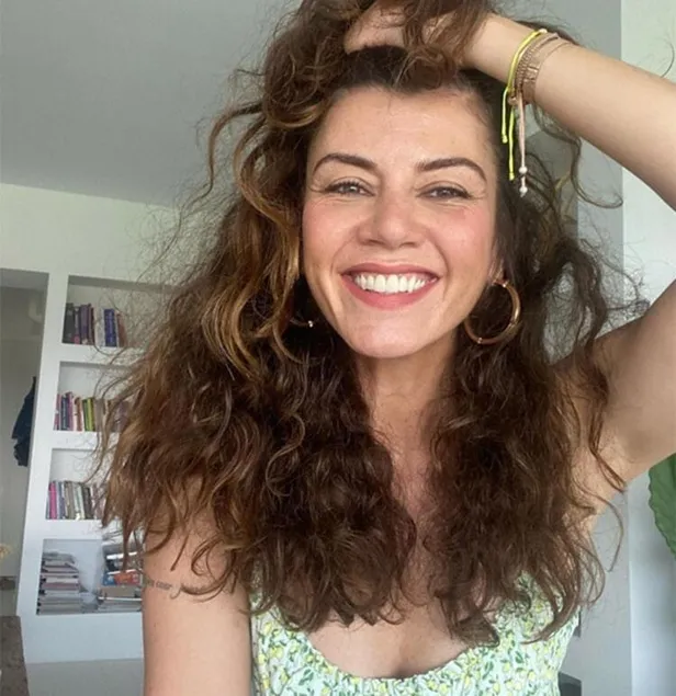 Beren Saat başını duvarlara vuruyor 'ütücü' dedi elinin tersiyle itti! Görünce dünyası başına yıkıldı eşi Kenan Doğulu'yla...-5