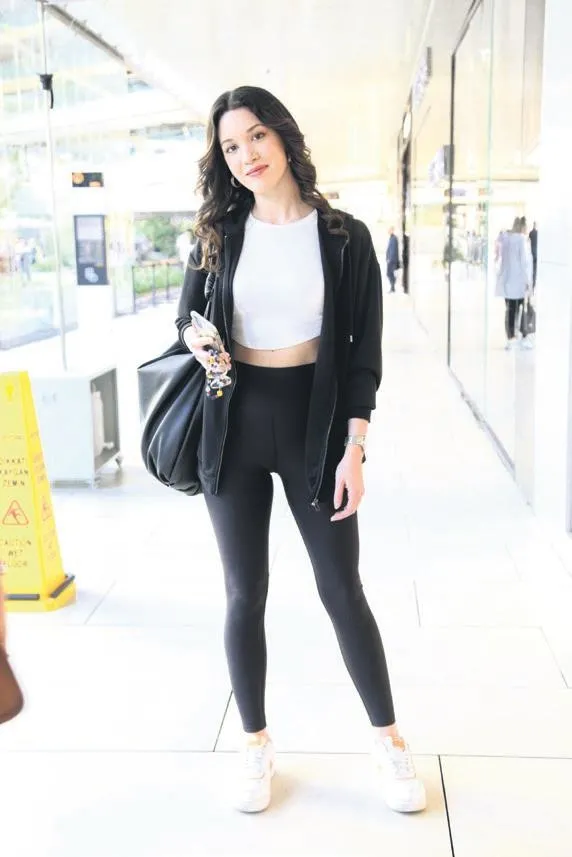 can-yamanin-basi-takintili-fanlari-yuzunden-dertte-italyadaki-evini-degistiren-unlu-oyuncu-simdide-bebekteki-1653503126528.jpeg Can Yaman'ın başı takıntılı fanları yüzünden dertte! İtalya'daki evini değiştiren ünlü oyuncu şimdide Bebek'teki...-8