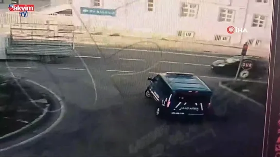 Gümüşhane Kelkit’te jandarma aracı makam otomobiliyle çarpıştı: 2 yaralı! O anlar kamerada