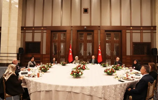 baskan-erdogan-ramazan-ayinin-ilk-iftarini-sehit-yakinlariyla-yapti-1618338040141.jpeg