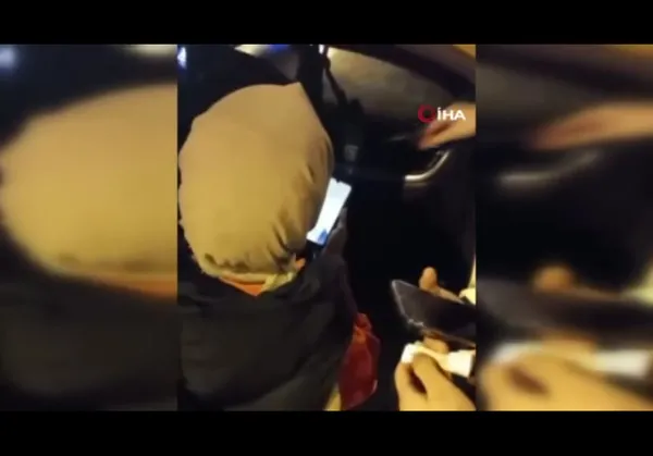 istanbulda-taksicilerin-yuzsuzlugu-zirve-yapti-taksici-taksimetre-ucretinin-uzerine-10-tl-harclik-istedi-1651824942338.jpg İstanbul'da taksicilerin yüzsüzlüğü zirve yaptı! Taksici taksimetre ücretinin üzerine 10 TL harçlık istedi-5