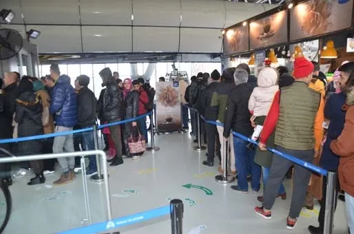 Bursa Uludağ'da binlerce kişi kuyruğa girdi-5