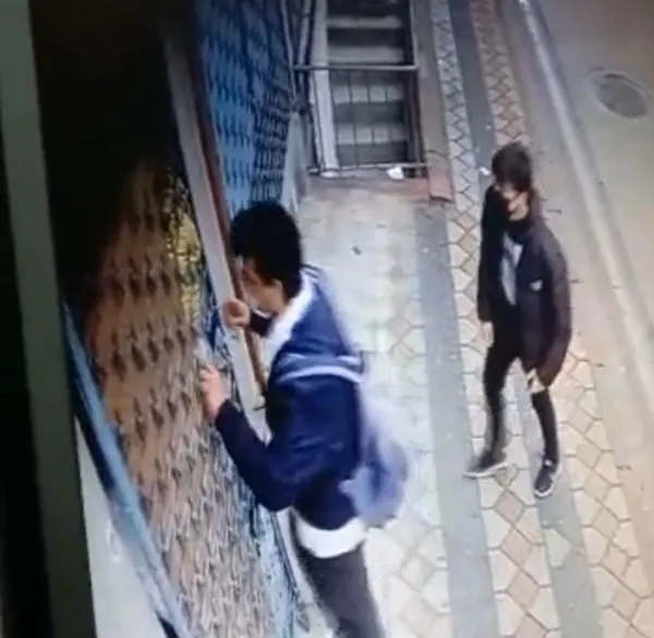 1648199951083.jpg Kibritle oynayan öğrenciler yangın çıkardı-2