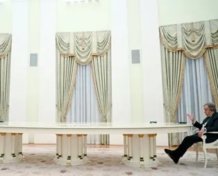 Putin’in metrelerce uzunluktaki masasının fiyatı ortaya çıktı!