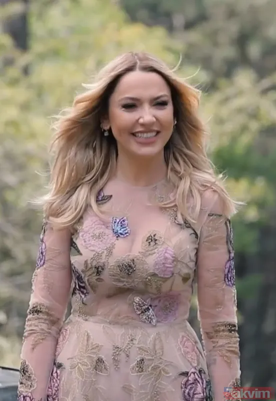 Pınar Altuğ cesur bikinisiyle sere serpe yakalandı gün boyu güneşlendi! Bir ara denize girmek için kalktı 20'likleri çatlattı - 31