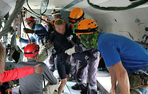 rusyada-8i-cocuk-11-turist-dagda-mahsur-kalmisti-kurtarildilar-1599505543257.jpg Rusya'da 8’i çocuk 11 turist dağda mahsur kalmıştı, kurtarıldılar-4