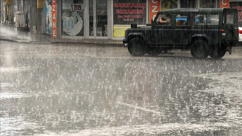 kis-kapiya-dayandi-ustune-zili-de-caldi-turkiye-geneline-hava-durumu-uyarisi-kar-ve-saganak-yagis-alarmi-1731440224777.jpg