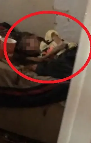 Bursa'da çöp evden çocuk çıktı! Kapısındaki yazı şoke etti! 1 yıldır kilitli tutuluyormuş