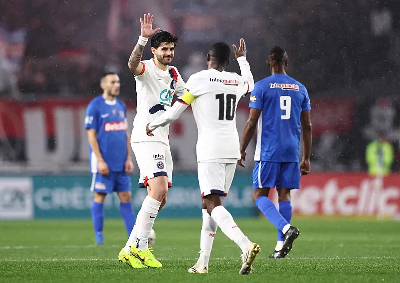 Fenerbahçe'den Galatasaray ve Beşiktaş'a sürpriz transfer çalımı! - 16