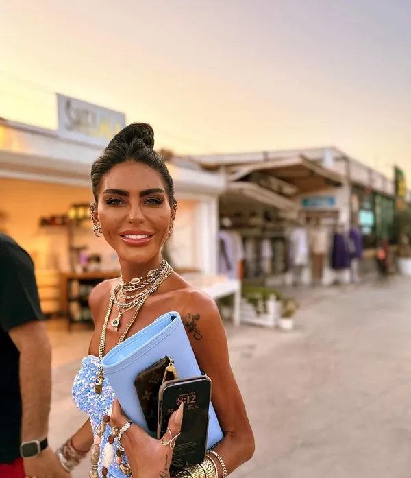 sureyya-yalcina-kalan-16-milyar-dolarlik-mirasa-ne-oldu-ilk-kez-konustu-sosyete-dunyasi-bu-olayla-calkalaniyor-1698734274714.jpg Süreyya Yalçın’a kalan 1.6 milyar dolarlık mirasa ne oldu? İlk kez konuştu! Sosyete dünyası bu olayla çalkalanıyor...-11