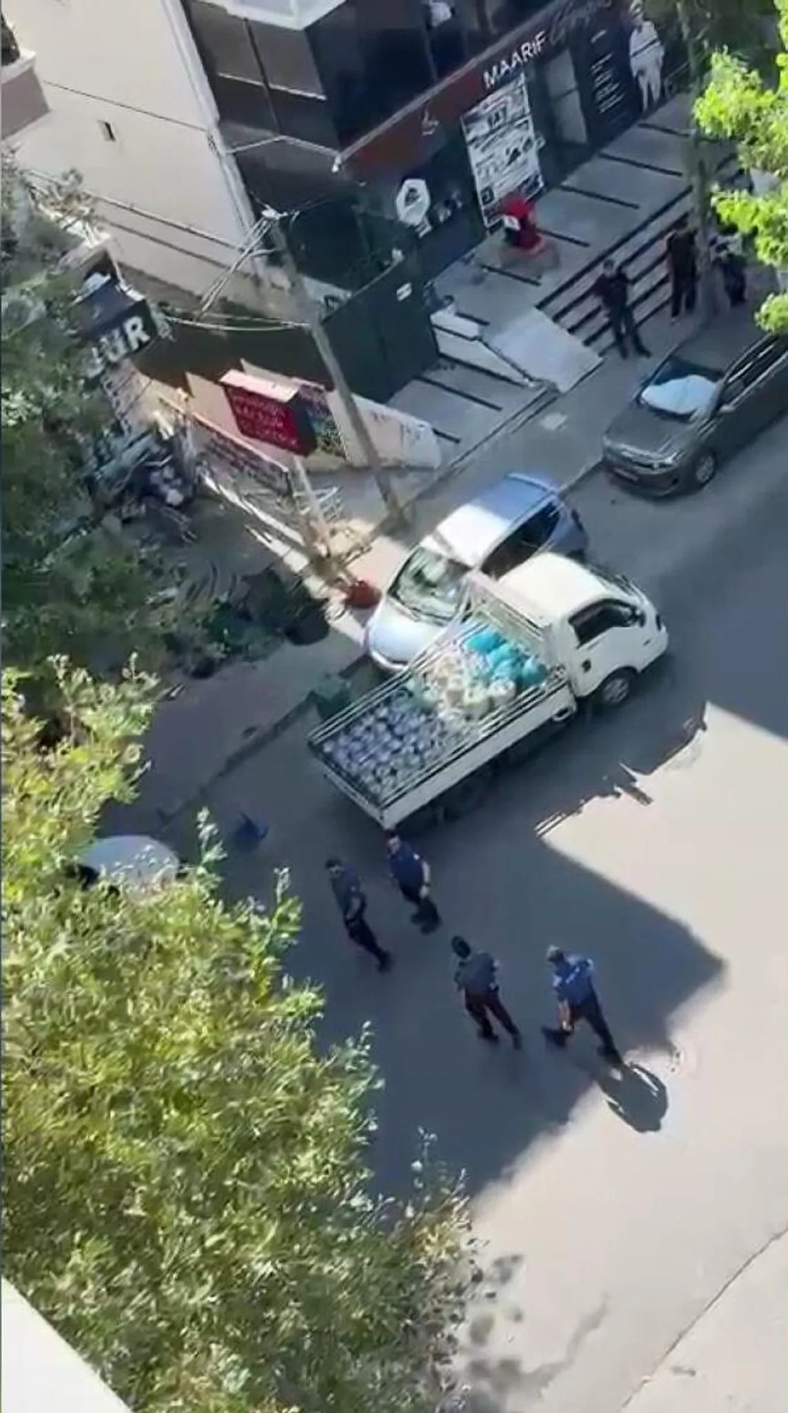 1784210503352.jpeg Beylikdüzü'nde park yeri kavgası! Yumruklar havada uçuştu, 1 kişi yaralandı-4