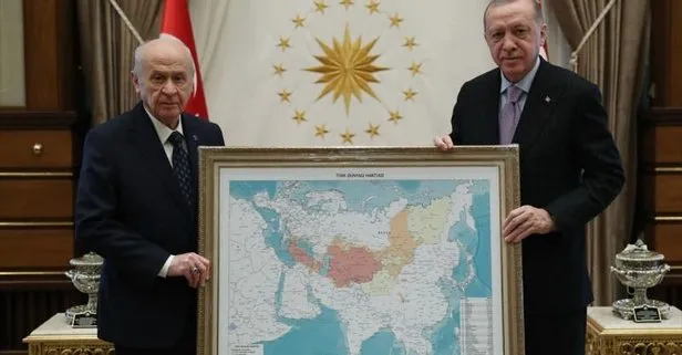 Başkan Erdoğan ve Bahçeli’nin haritalı pozu Yunan’ın zoruna gitti: Kışkırtıcı