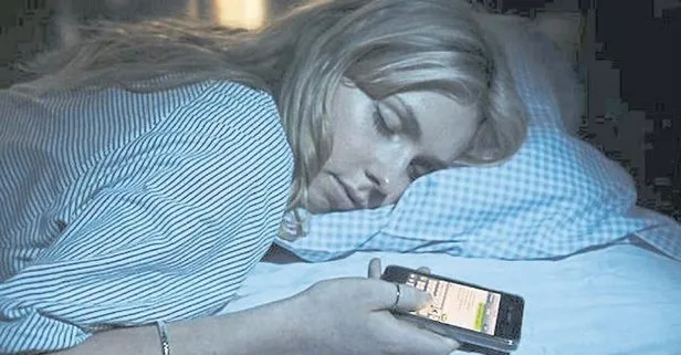 Telefonu yataktan atın!