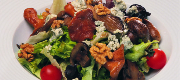 Cevizli, Rokfor Peynirli Mantar Salatası Tarifi