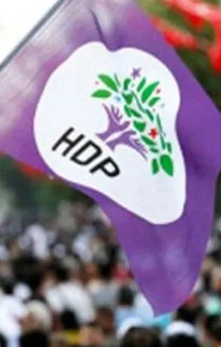 HDP'li belediyelerde skandal! Türk bayrağını sitelerinden sildiler