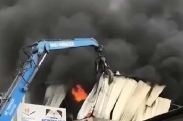 Ankara'da hareketli anlar: Geri dönüşüm tesisini kara dumanlar kapladı!