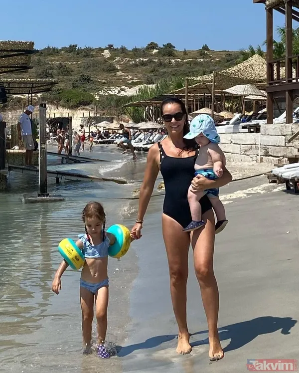 7 ay önce anne olan Bengü siyah mayosuyla salına salına yürüdü! Görenin ağzı açık kaldı! “İki çocuk doğurdum ama fiziğim...” - 14